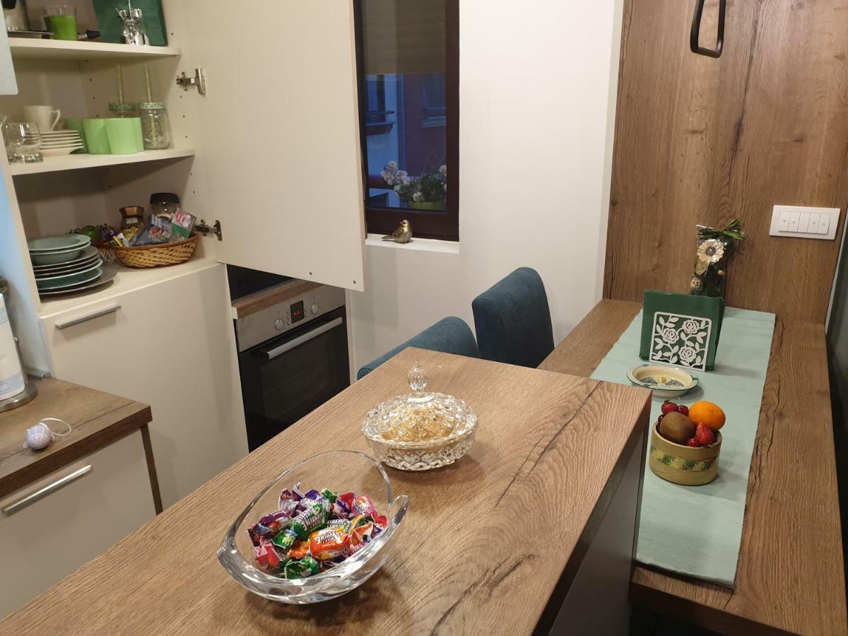 Lux Apartman Čačak Esterno foto