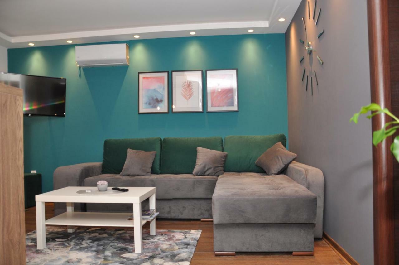 Lux Apartman Čačak Esterno foto