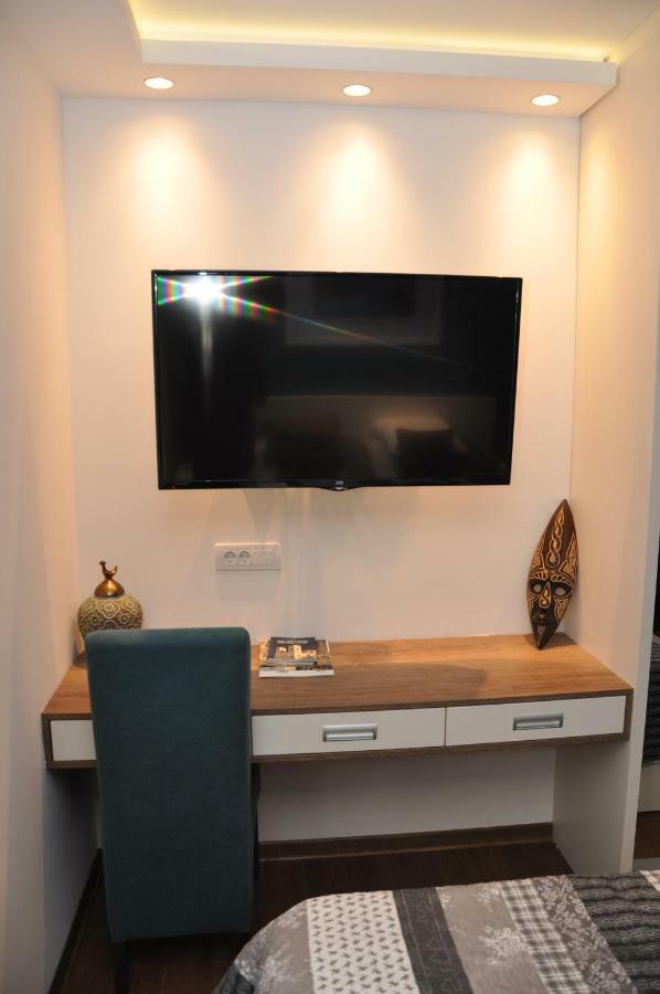 Lux Apartman Čačak Esterno foto