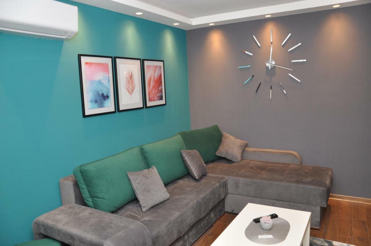 Lux Apartman Čačak Esterno foto
